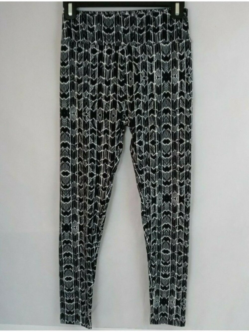 New LuLaRoe One Size Leggings Black & White Designs
